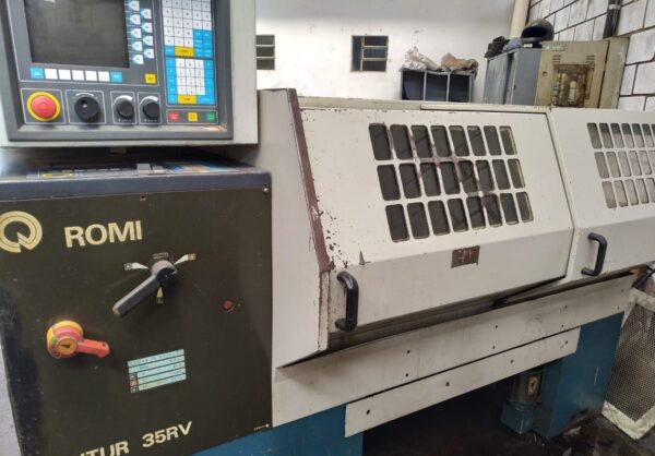 Torno CNC - ROMI - CENTUR 35RV
