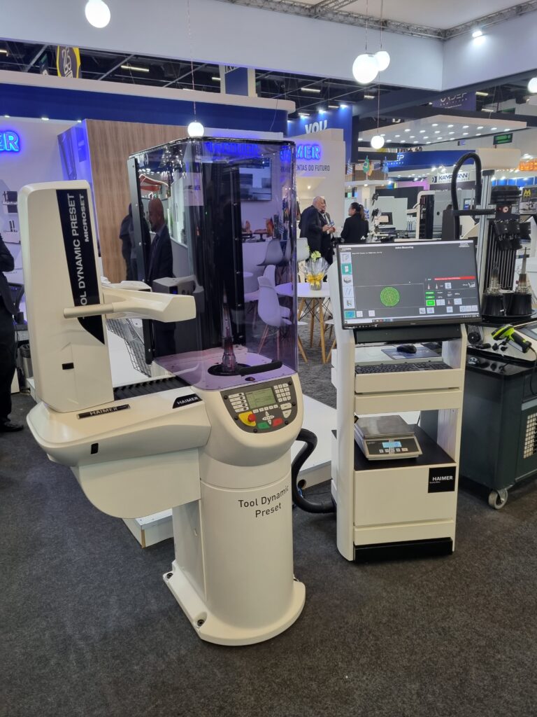 Figura 3 - Máquina combinada Haimer - Presseter + Balanceadora na EXPOMAFE 2025.