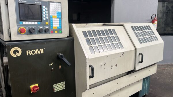Torno CNC - ROMI - CENTUR 30RV