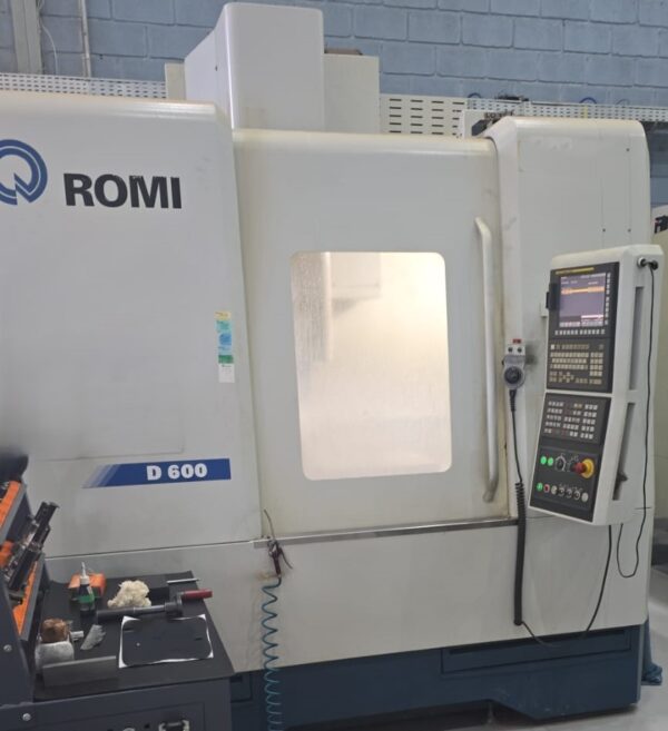 Centro de usinagem - ROMI - D-600