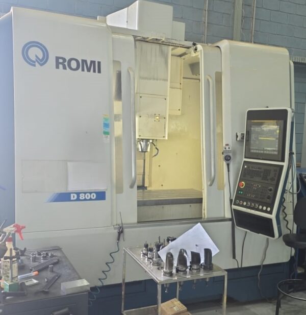 Centro de usinagem - ROMI - D-800