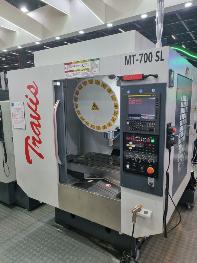 Centro-de-furaçao-MT-700SL-em-exposiçao-na-FEIMEC-2026