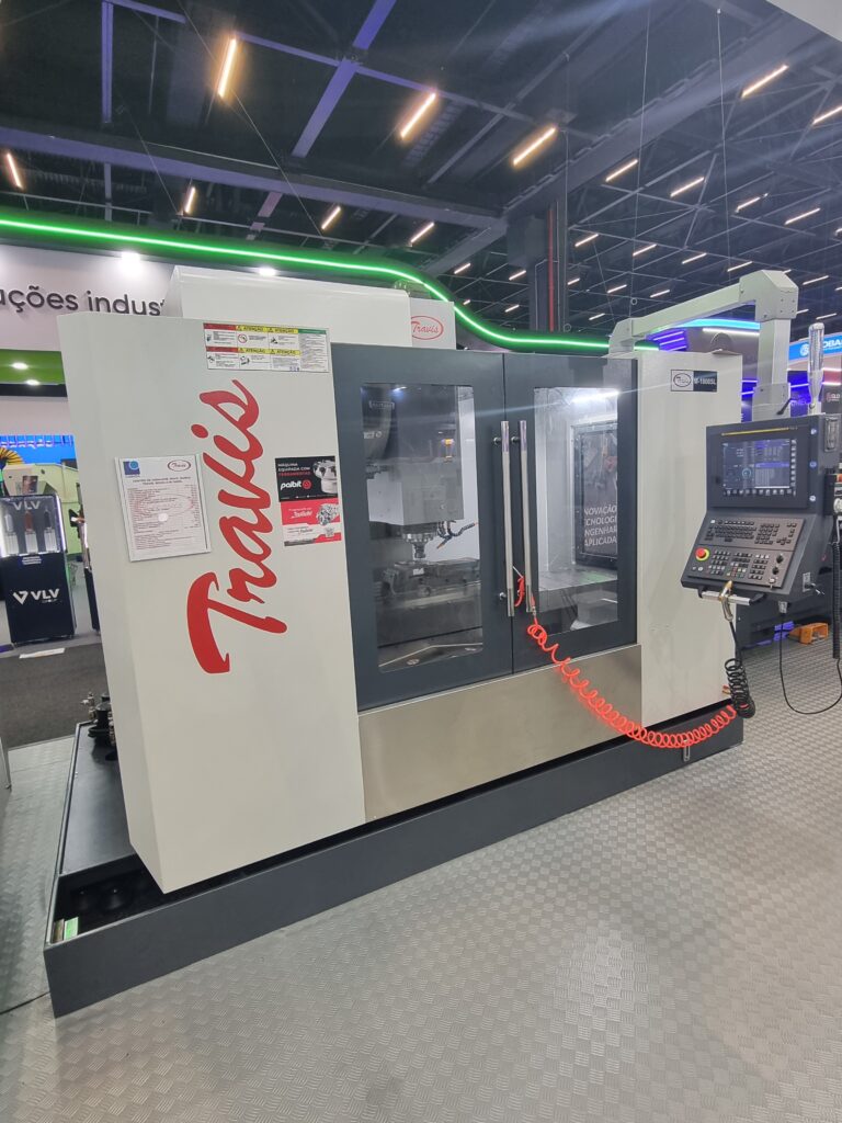 Centro-de-usinagem-M-1000SL-em-exposiçao-na-FEIMEC-2026