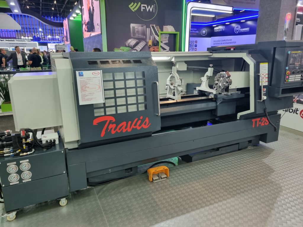 Torno-CNC-TT-2S-em-exposiçao-na-FEIMEC-2026